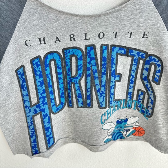 Charlotte Hornets off-the-shoulder tee - Picture 2 of 4